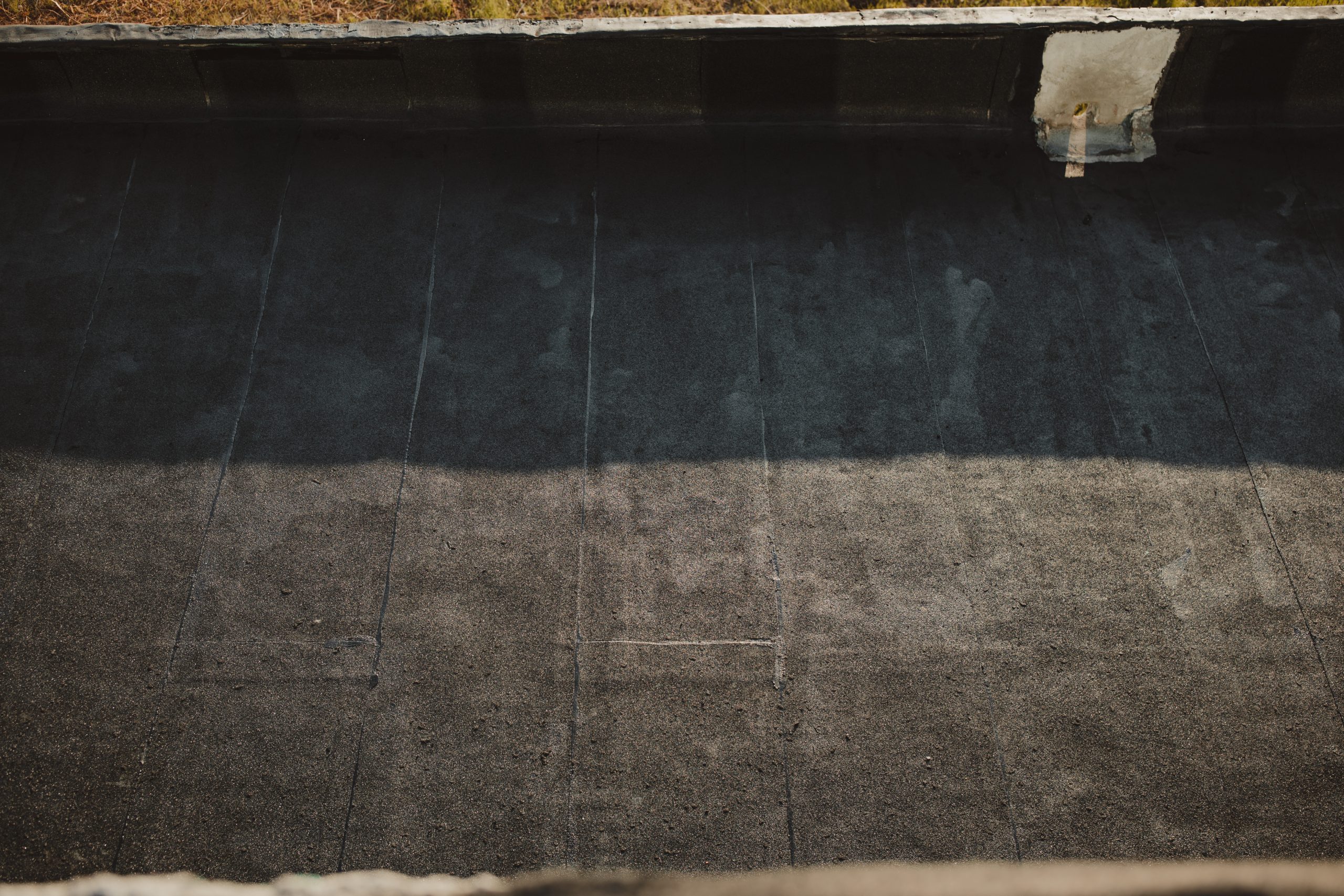 Bitumen roof on an industrial hall combined with tin attic